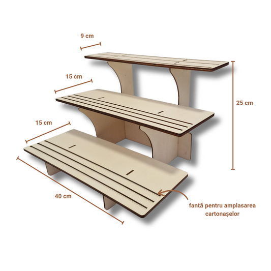 Stand din lemn pentru expoziție cu 3 rafturi și spațiu pentru cartoline