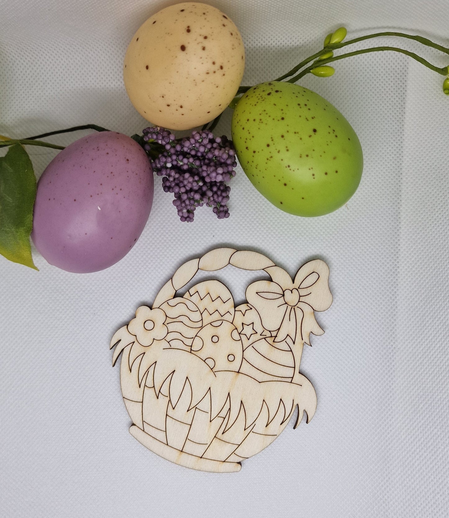 blank lemn cos cu oua de paste cu fundita