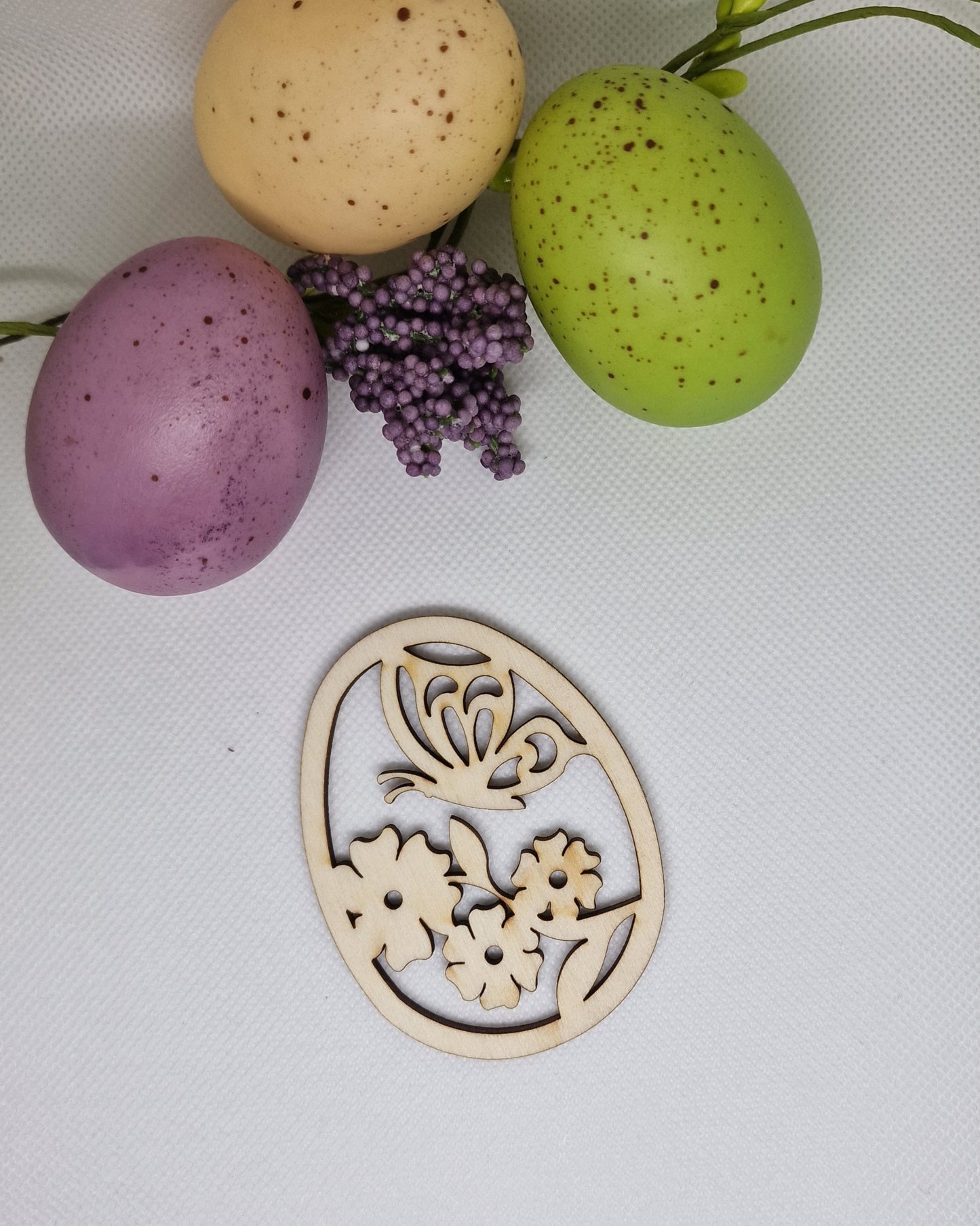 blank lemn ou de paste cu fluture