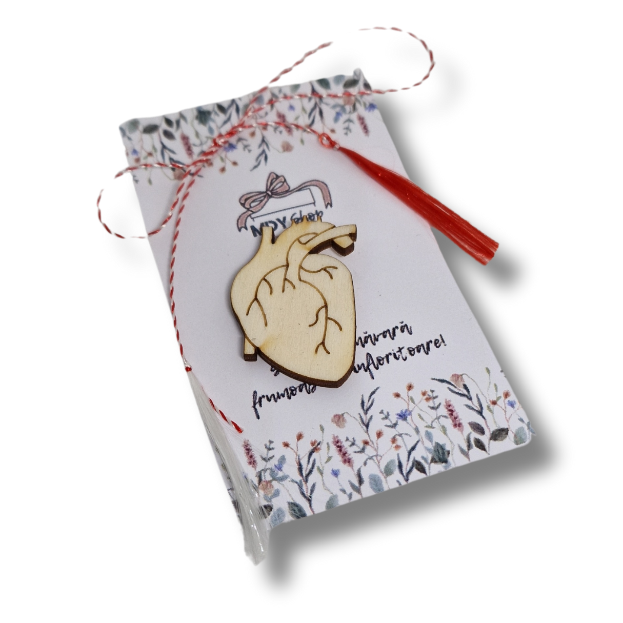 broșă din lemn in forma e inima pentru mărțișor