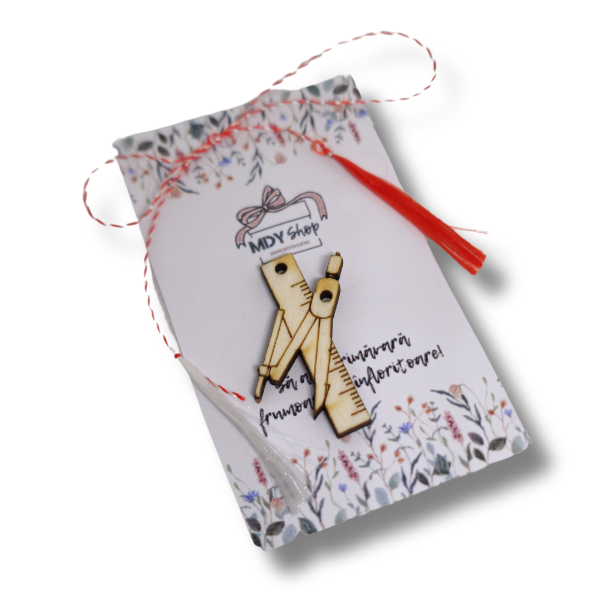 broșă din lemn in forma de compas si rigla pentru mărtisor