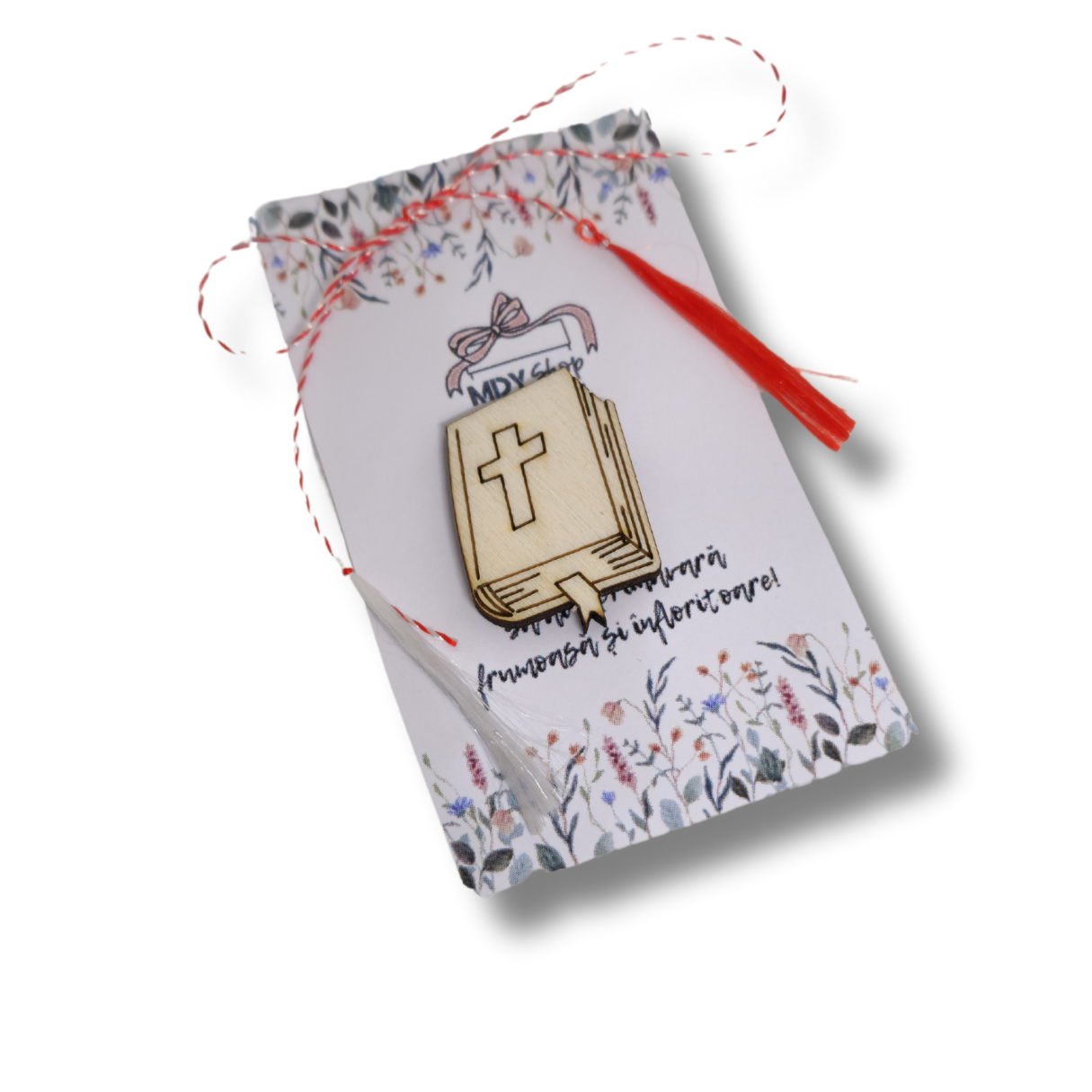 broșă din lemn in forma de biblie pentru mărțișor