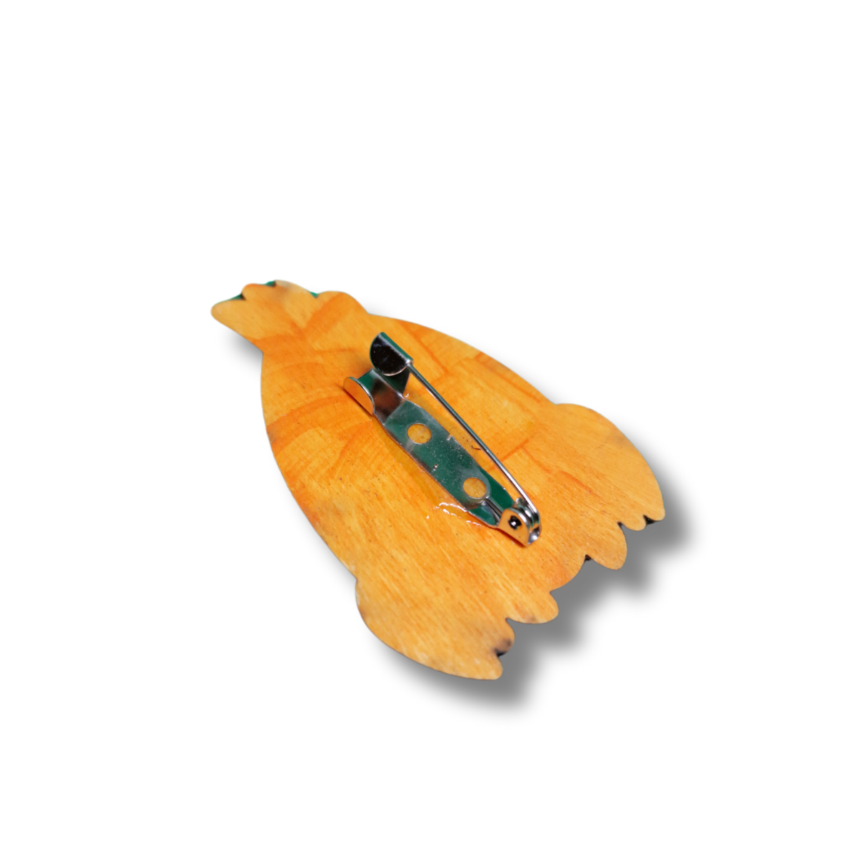 spatele unei broșe din lemn, acul cu care se prinde