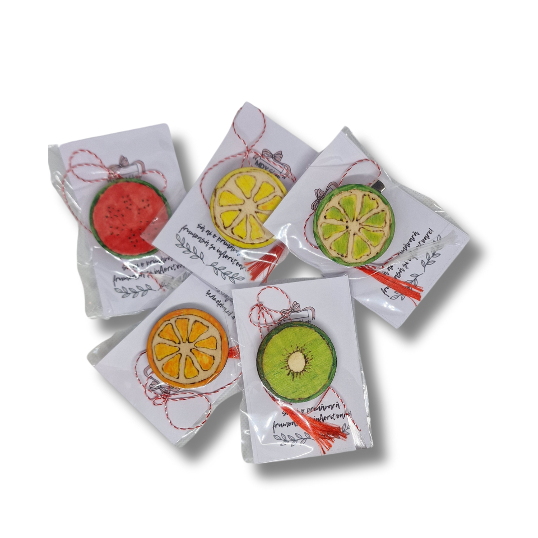 broșe din lemn in forma de felii de fructe: kiwi, lămâie, portocala, pepene