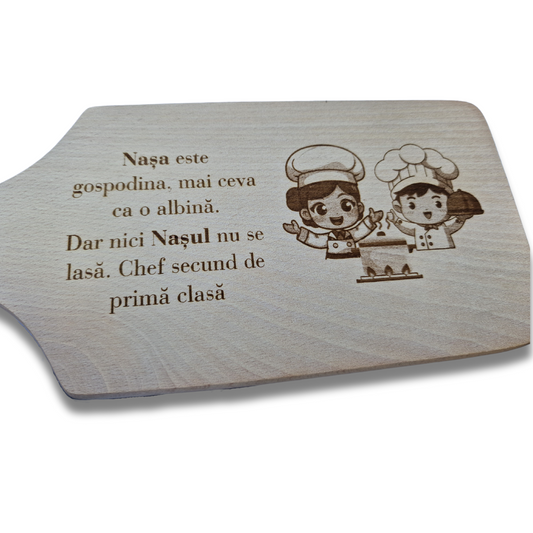 Set de bucătărie personalizat pentru nași, 5 piese din lemn gravate - tocător, 2 palete, 2 linguri