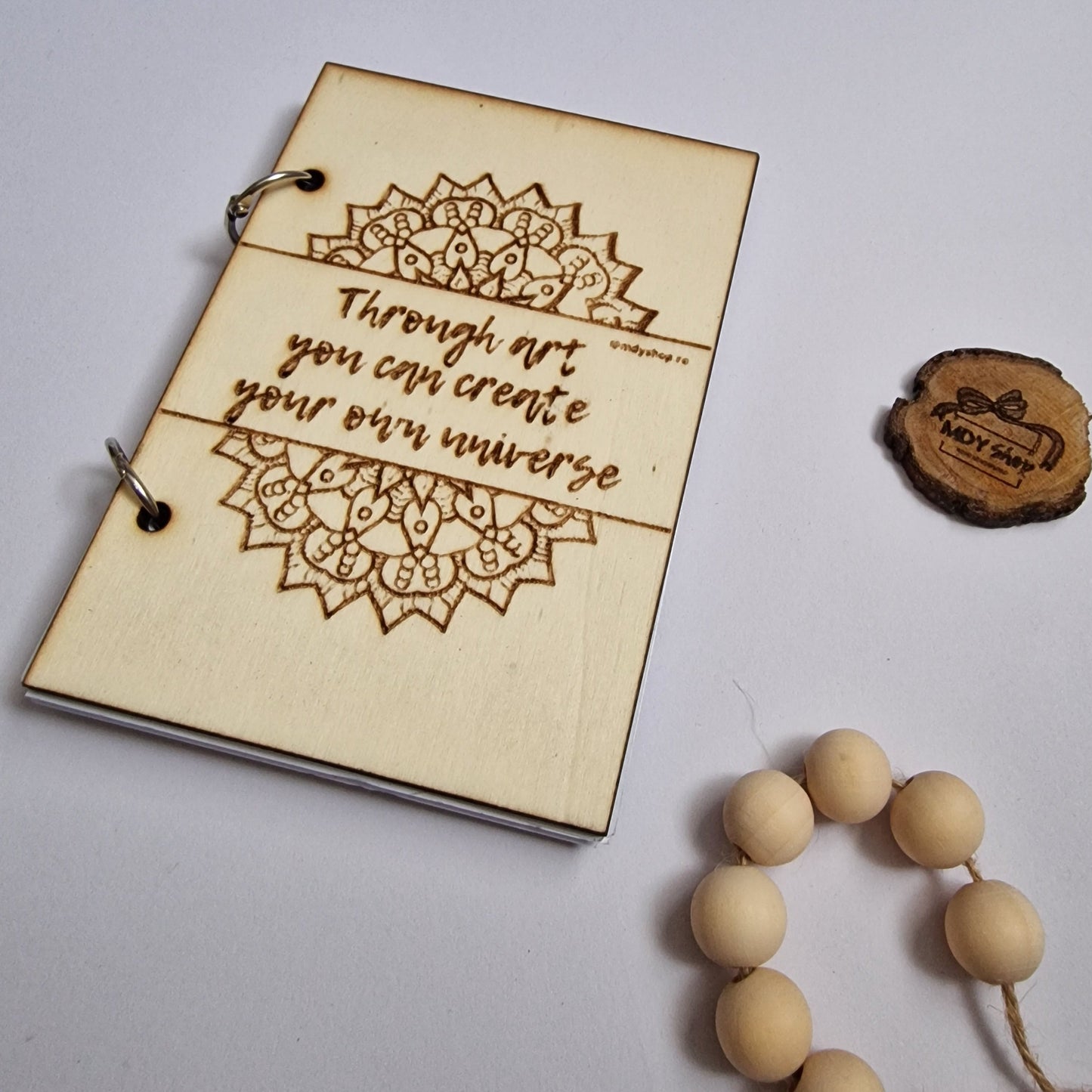 Carnețel cu coperte din lemn gravate și coli albe -A6 - Model ”Through art you can create your own universe”