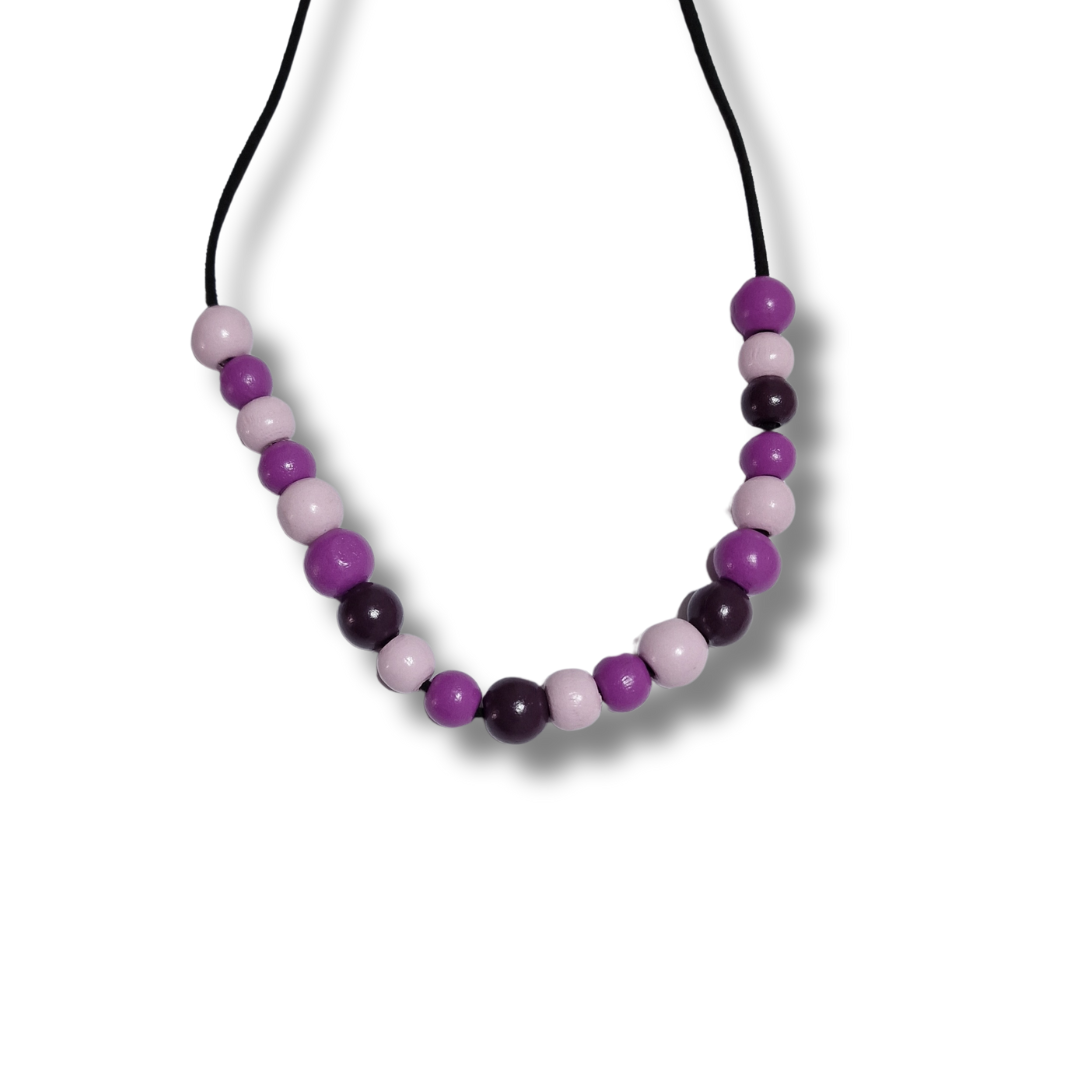 Colier handmade cu mărgele din lemn - mov