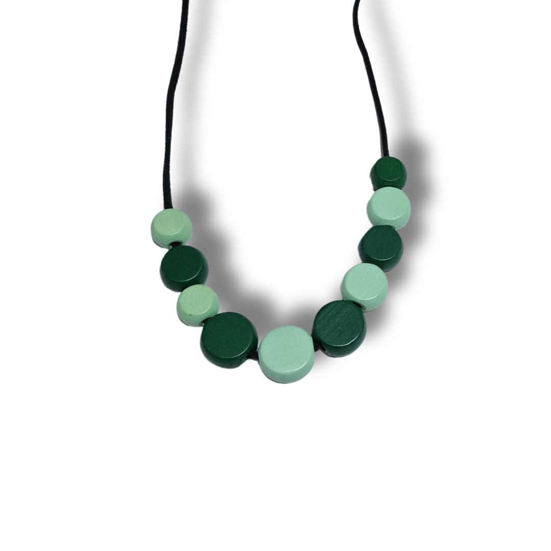 Colier handmade cu mărgele din lemn - verzi