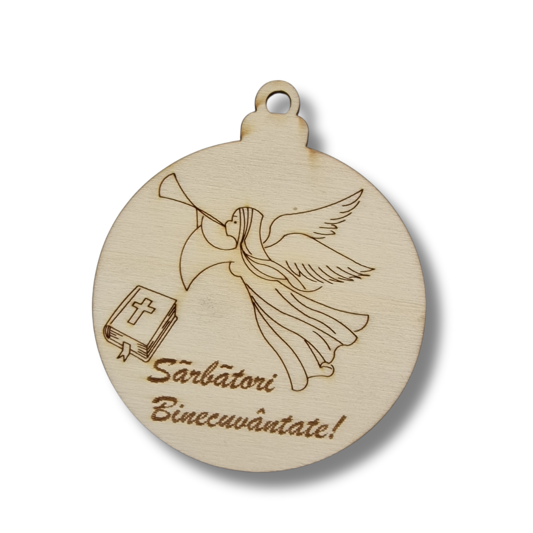 glob de Crăciun cu un îngeraș care cântă la trompeta, o biblie si mesajul Sărbători Binecuvântate!