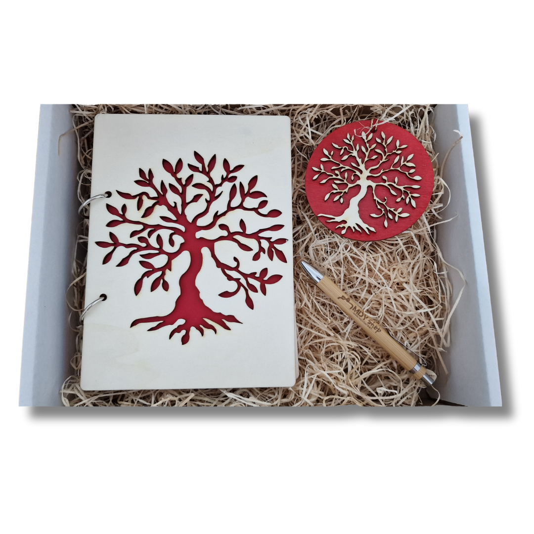 Set cadou din lemn – „Copacul vieții” (Agendă A5 reîncărcabilă, Glob de Crăciun și Pix din Bambus)
