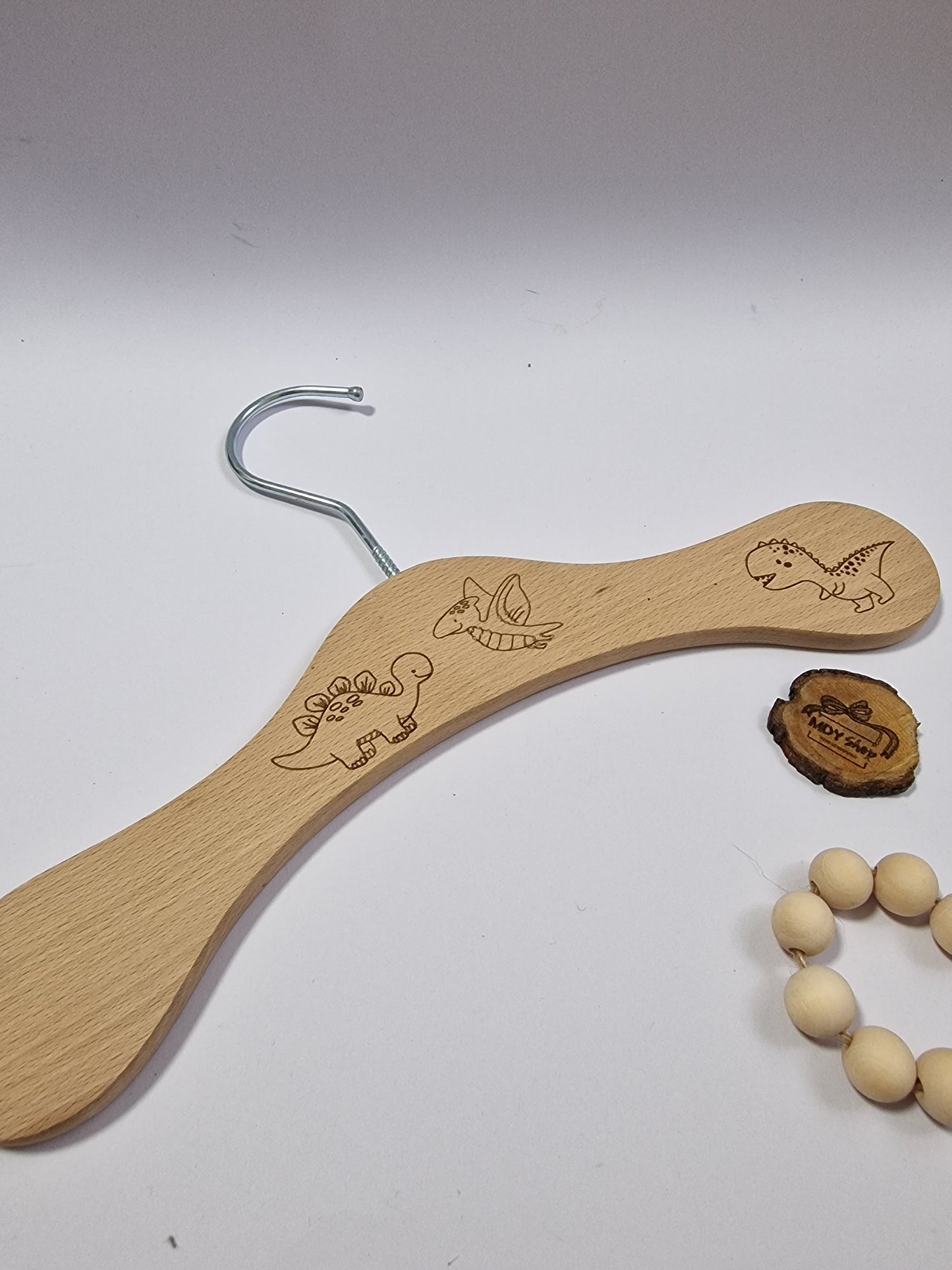 Umeraș pentru copii personalizabil din lemn cu dinozauri