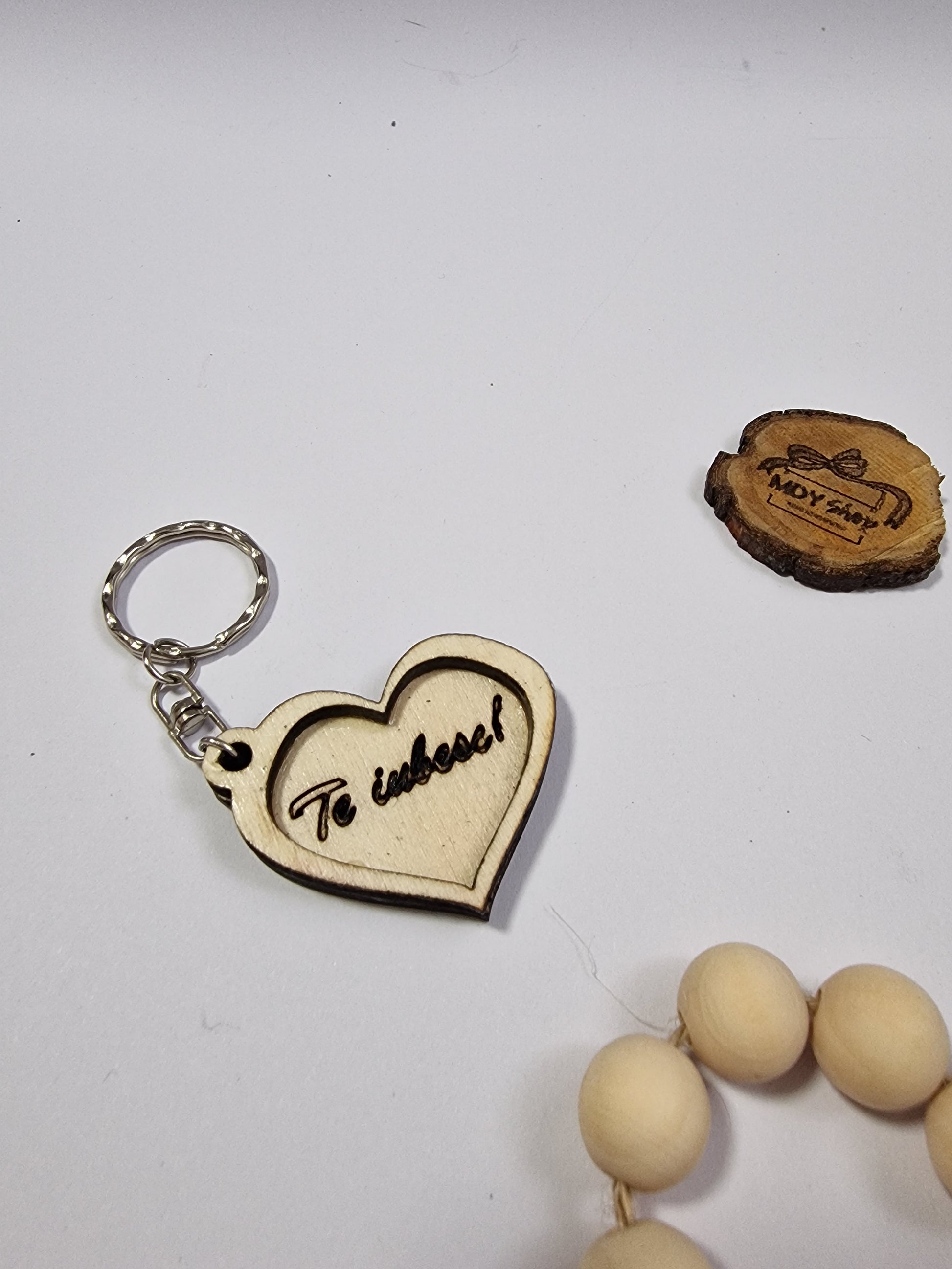Breloc din lemn gravat în formă de inimă 3D - ”Te iubesc!” - MDY Shop