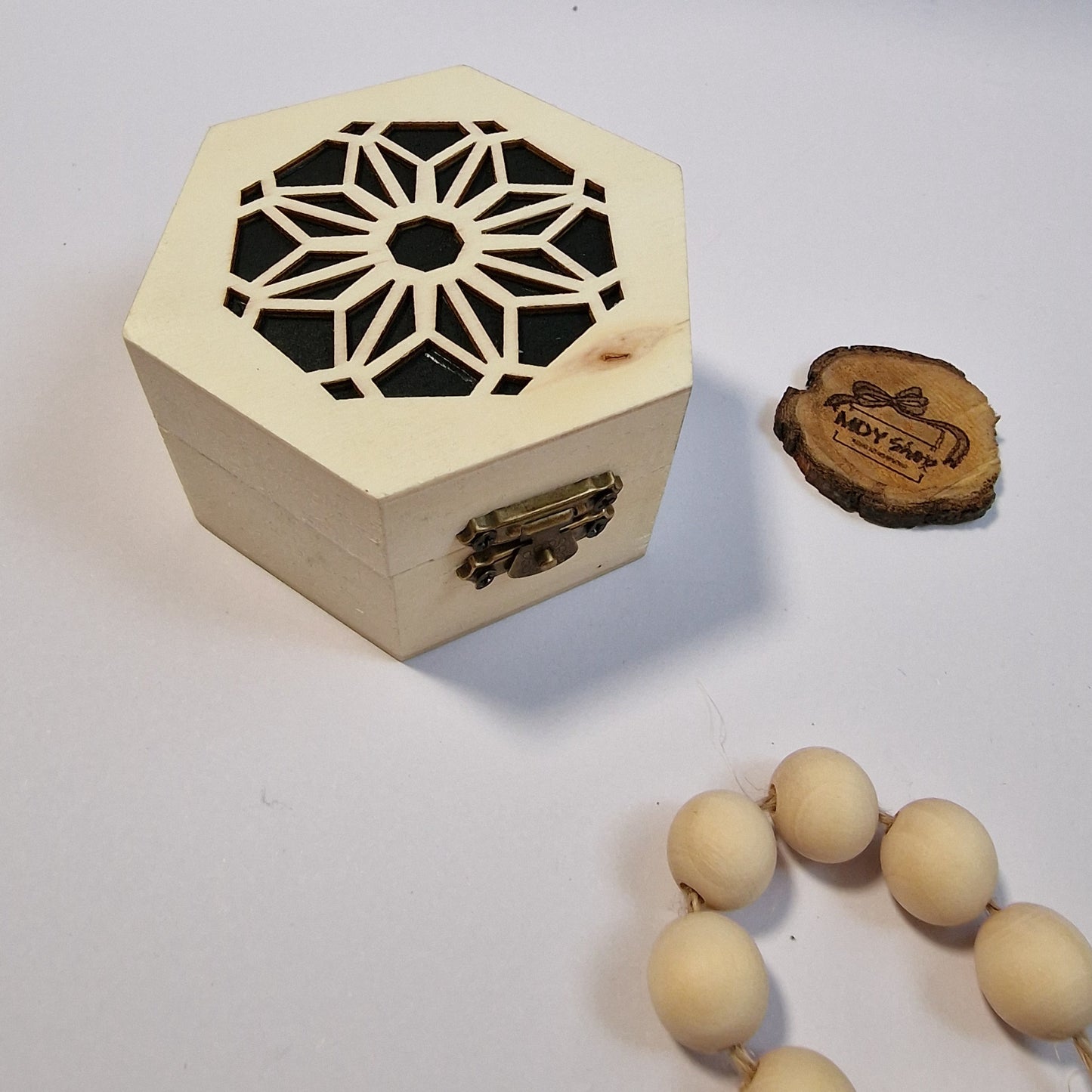 Cutie hexagonală din lemn pentru Bijuterii, Verighete sau Cristale - negru