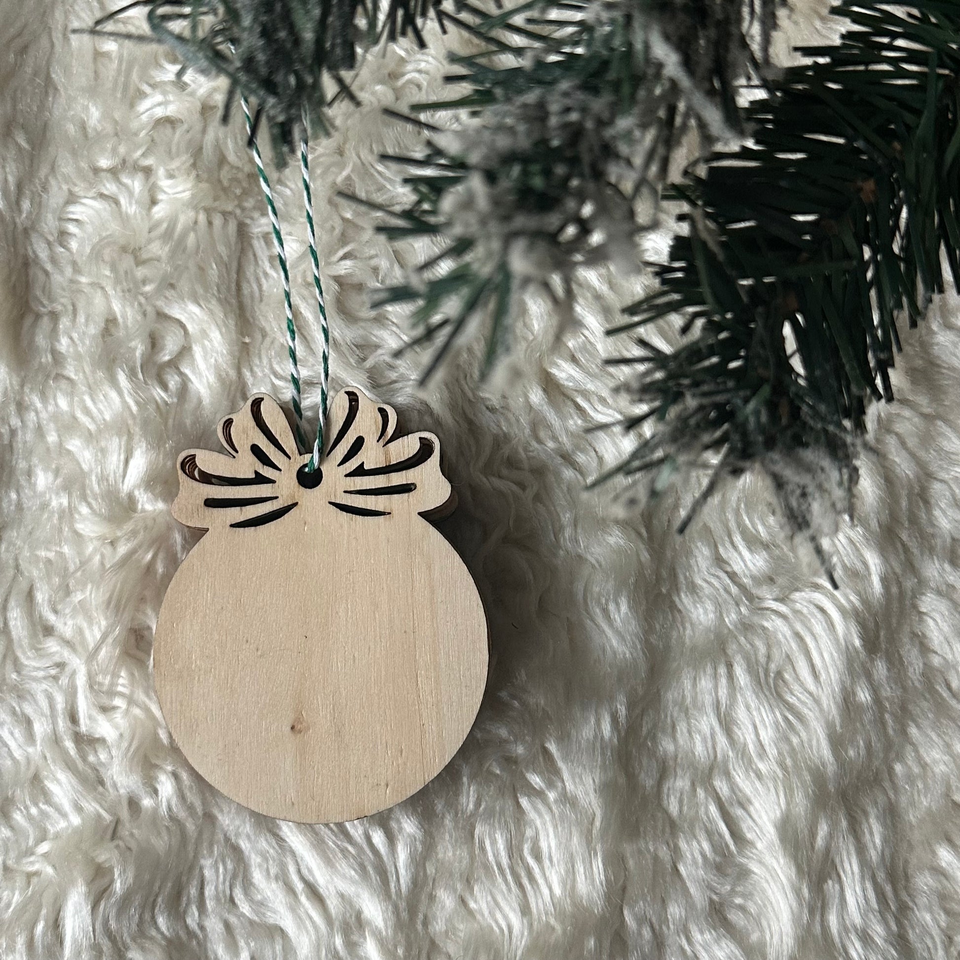 glob de Crăciun din lemn cu funda blank