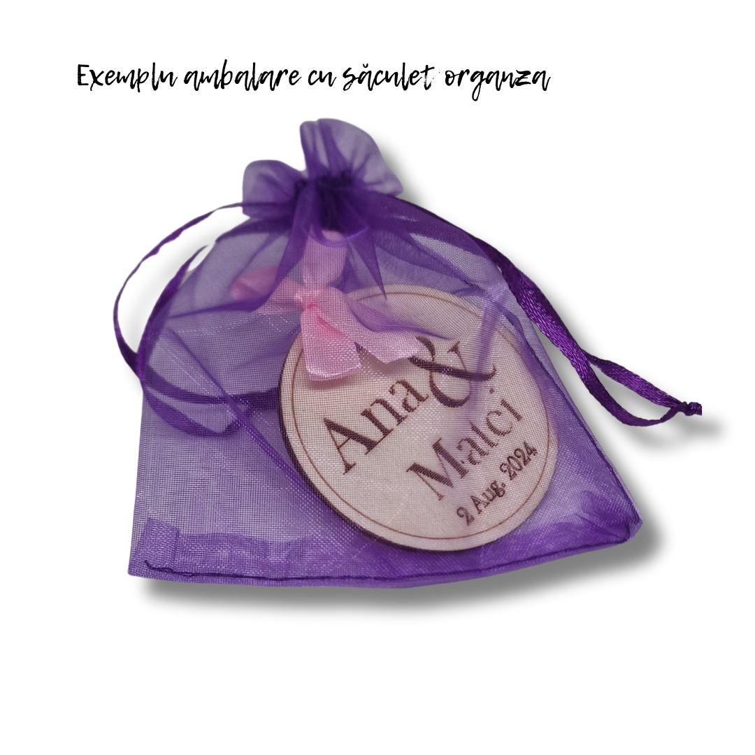 marturie de nunta personalizata ambalata in saculet din organza mov