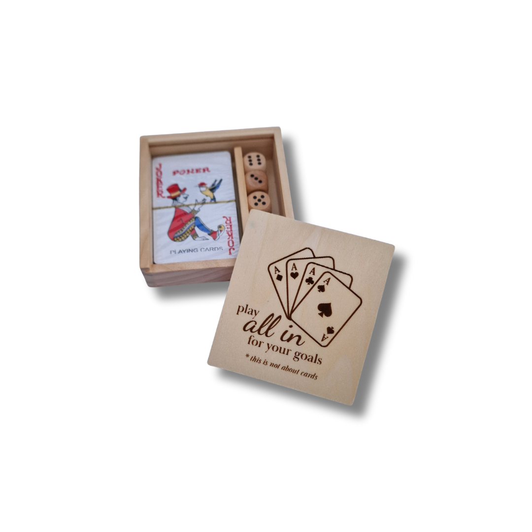 Set joc de cărți și zaruri din lemn - "play all in for your goals"