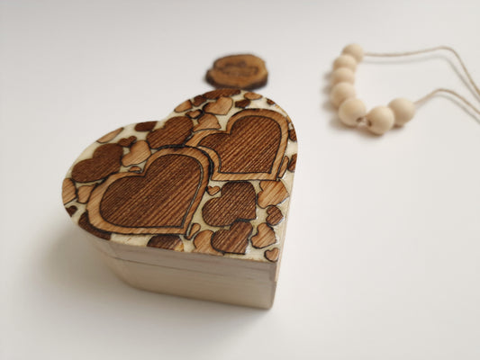 Cutie în formă de Inimă din lemn pentru Bijuterii, Verighete sau Cristale cu Intarsii - Model 1 - MDY Shop