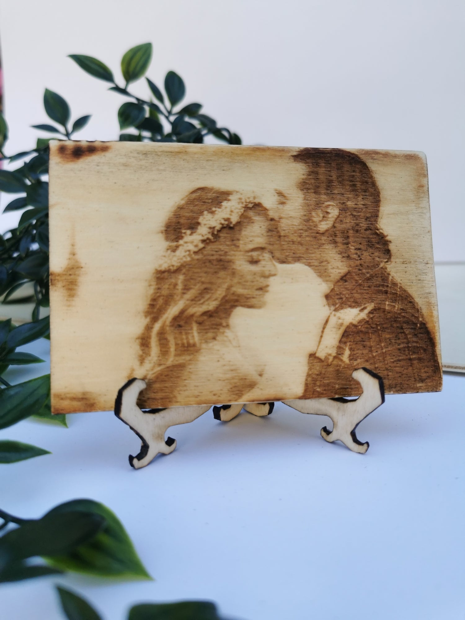 Fotografie gravată pe lemn cu suport - MDY Shop